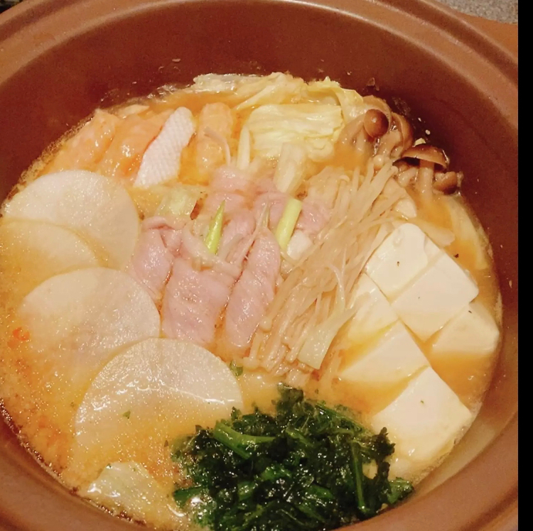 ネギ巻き巻き豚と鮭ハラスの味噌鍋