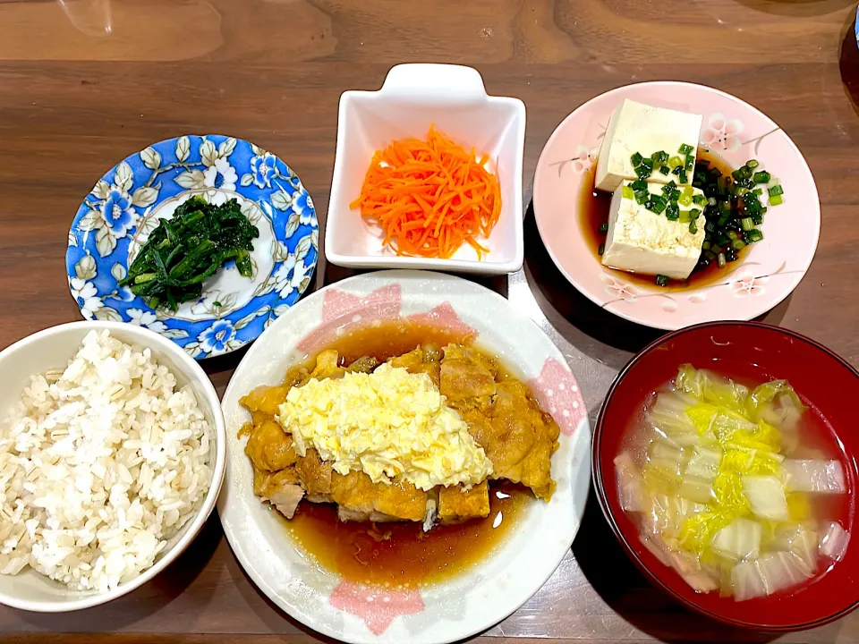 Snapdishの料理写真:チキン南蛮　白菜とベーコンのスープ　湯豆腐　人参ラペ　春菊のからし和え|おさむん17さん