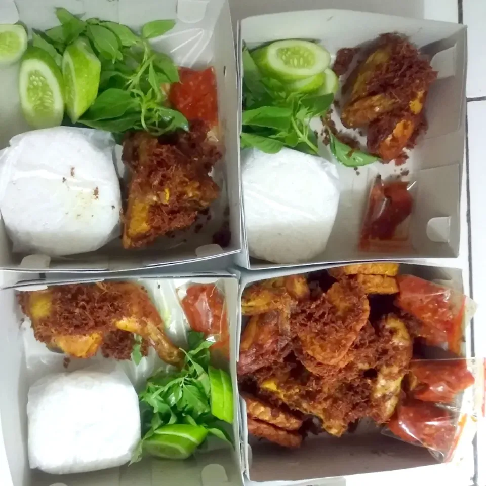 paketan nasi ayam|Yohana Evyさん