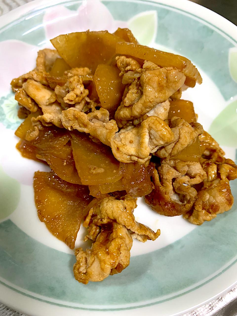 大根と豚肉の煮物