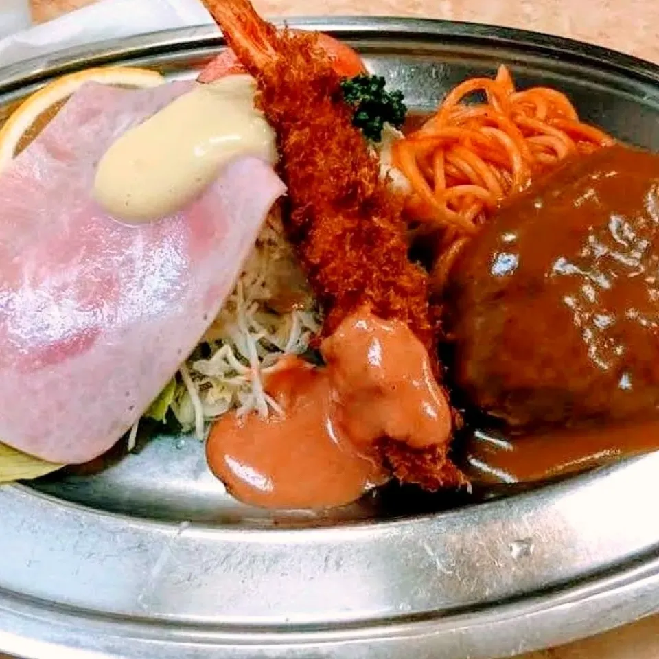 おいしい😋🍴💕昼食を食べるのだ😋|みちるなのださん