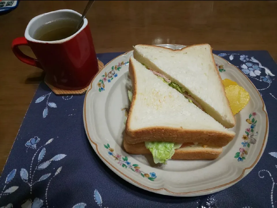 Snapdishの料理写真:サンドイッチ(昼飯)|enarinさん