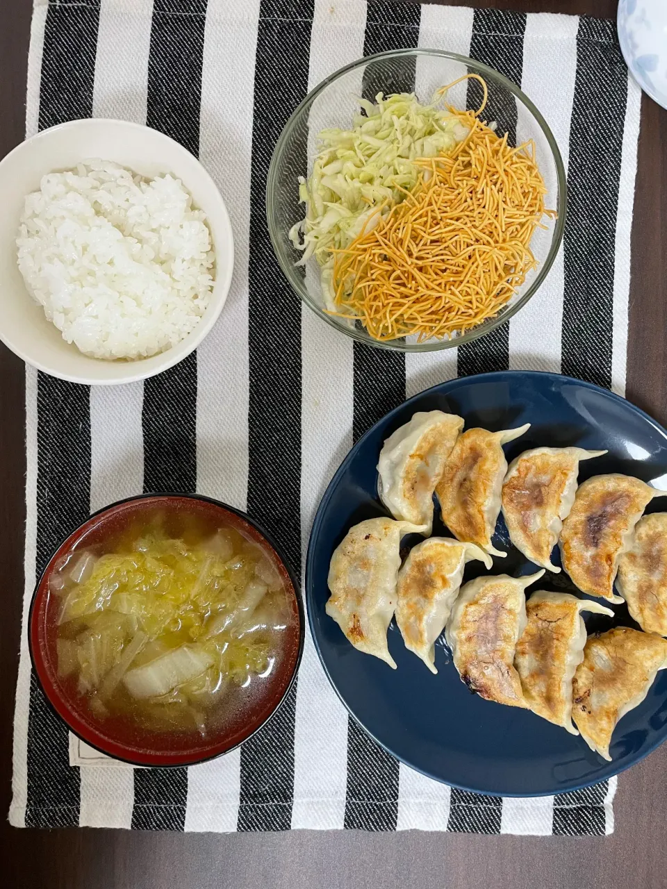 餃子、無限キャベツ、白菜と葱の中華スープ|コンポタマさん