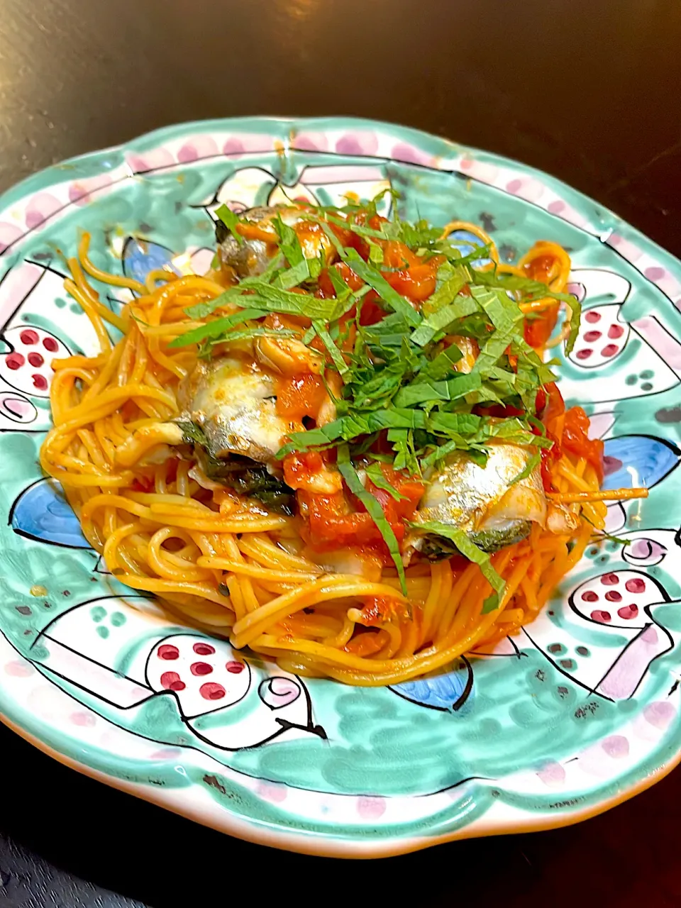 太刀魚の青じそトマトパスタ🍝🐟|アツシさん