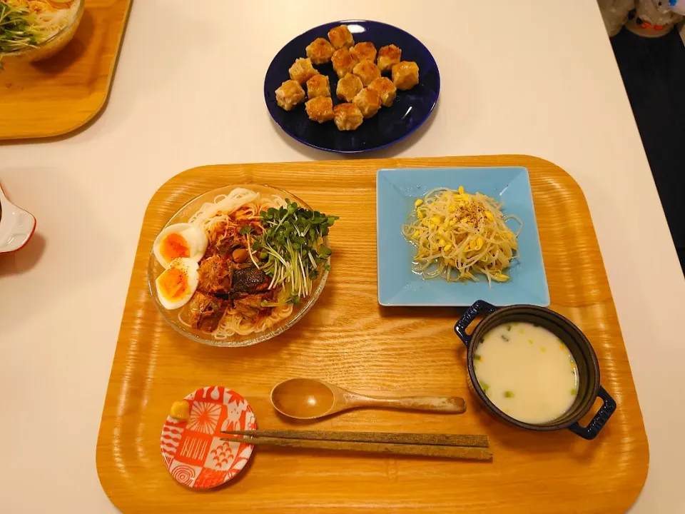 今日の夕食　ハリッササバ缶そうめん、もやしナムル、豆乳スープ、崎陽軒焼売|pinknari🐰🌈さん