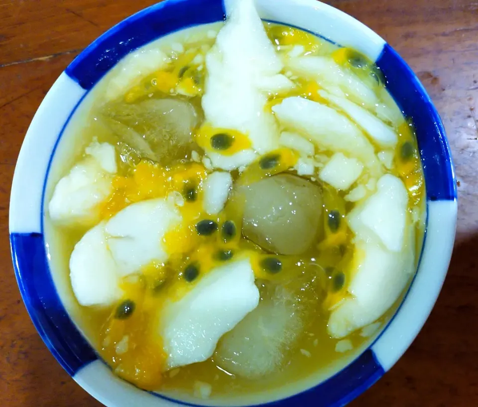 cantaloupe + passion fruit + ice =  😋|sarahさん