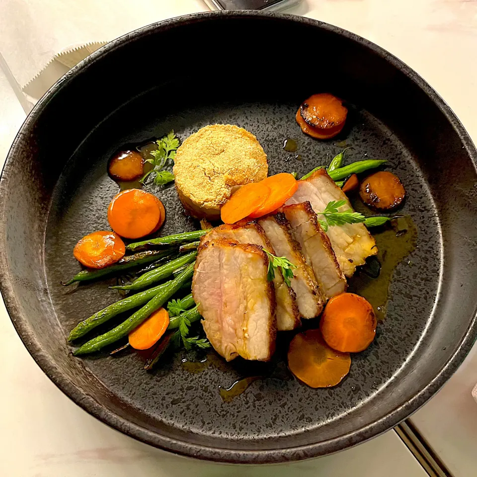 Baked French pork belly, braised pork belly|skyblueさん