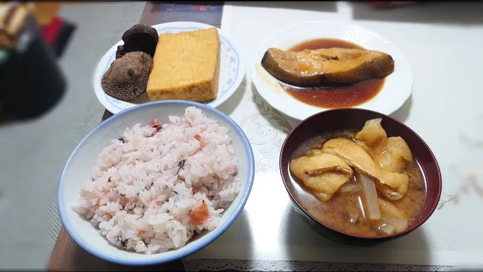 梅ご飯、大根と油揚げの味噌汁+おかず数品|273さん