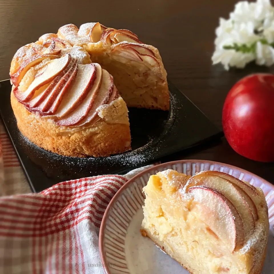 たっぷりりんごのケーキ🍎|うさかめさん