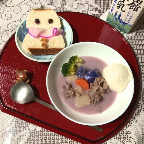 Snapdishの料理写真:🥛紫キャベツの牛乳鍋🍲（紫白菜でも美味しい!）|農林水産省牛乳乳製品課さん