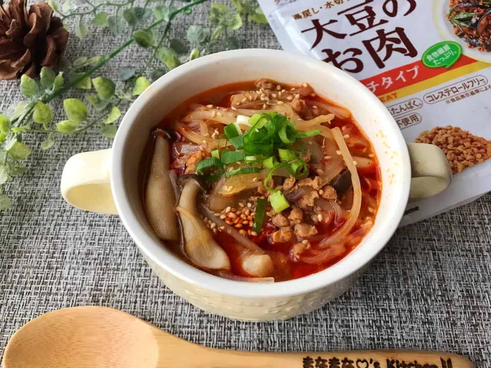 【大豆のお肉de旨辛ヒーハー!!辛味噌豚もやし春雨スープ】|まなまな♡さん