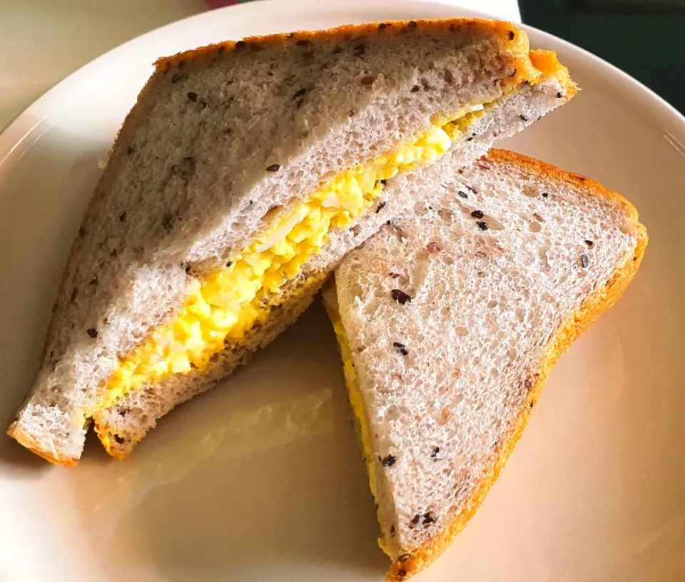 Gokoku Houjyou Shokupan 🥰 lunch 
Homemade egg mayo spread 🤗😋
fluffy bread 🍞 🤭|🌷lynnlicious🌷さん