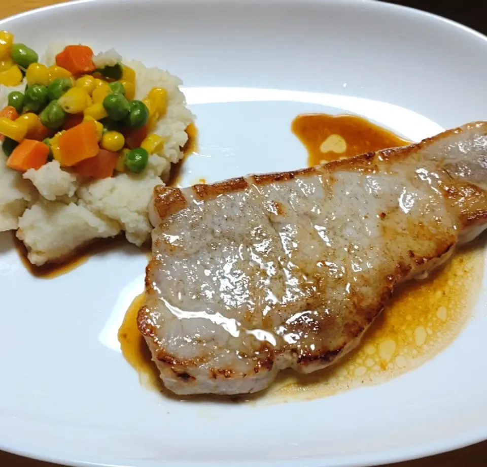 豚ロース焼き
マッシュポテト&ミックスベジタブル添えて|しまだ ちえこさん