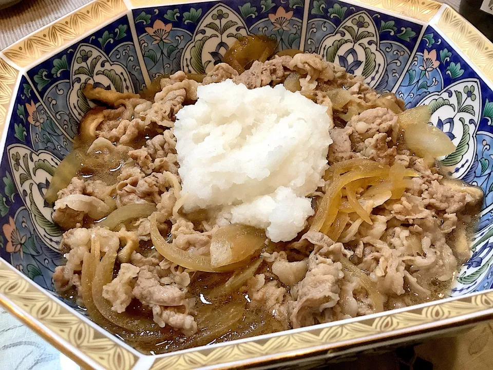 Snapdishの料理写真:さっぱり食べるおろしポン酢牛丼😋|アライさんさん