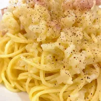 Snapdishの料理写真:カリフラワーとベーコンの癒し系スパゲッティ|ナンデモマヨさん