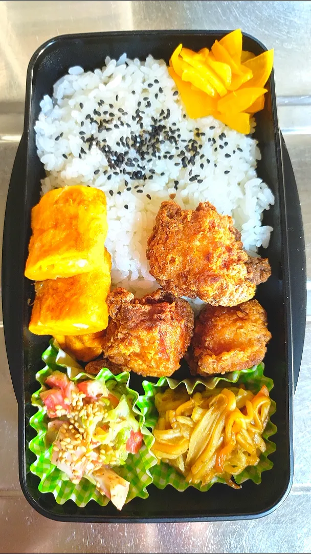 旦那弁当　2022/12/8

鶏の竜田揚げ
玉子焼き
焼きそば
キャベツ&カニカマゴマドレあえ|ユキヨメ♪さん