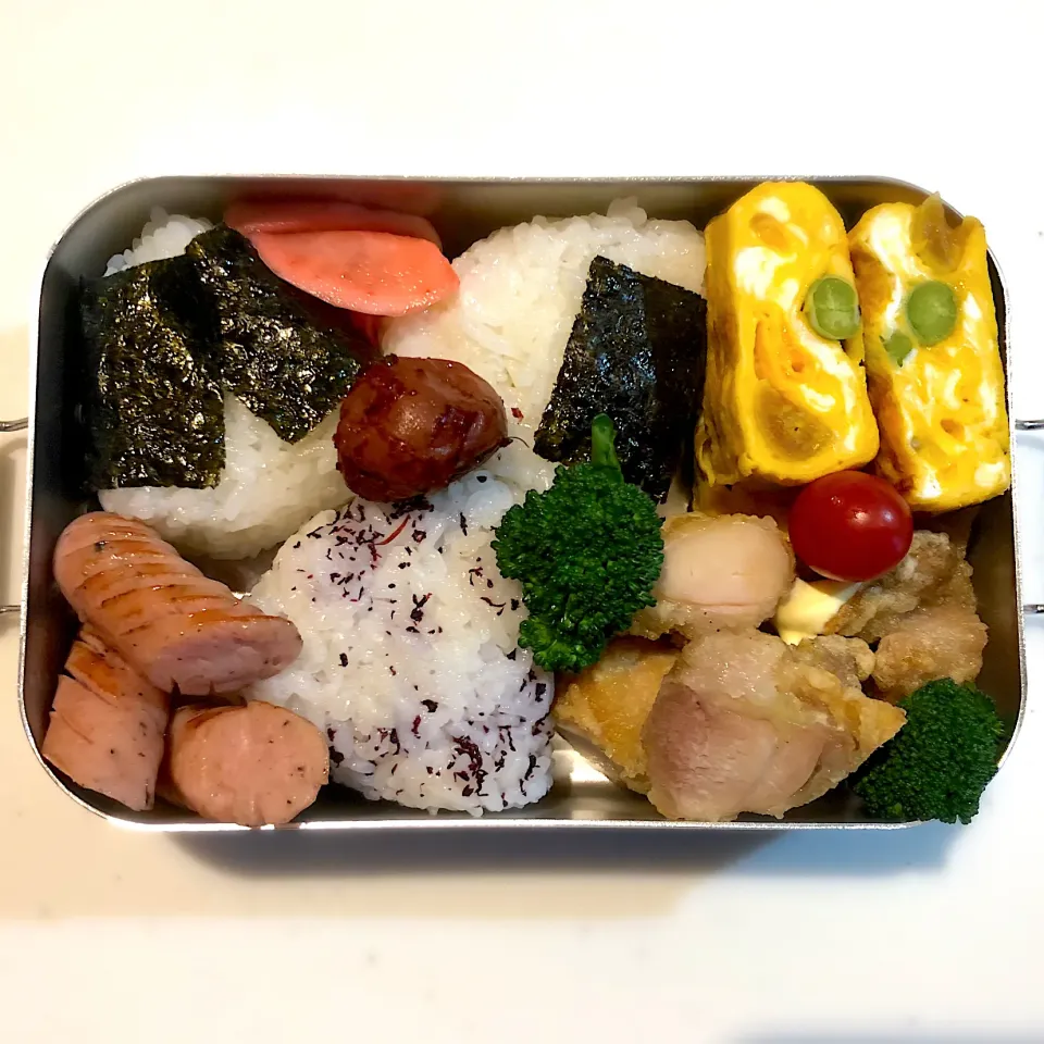 サラ弁　　　　　　　　　　　　　　　　　　銀杏とグリーンピースの卵焼き　鶏唐揚げ　カブの酢漬け　ウインナー|じゅんさんさん