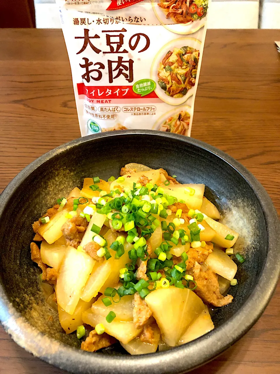 大豆のお肉フィレと大根の煮物♪トロミを付けて甘辛くすき焼き風味で味付けしました。|笙　みかんさん