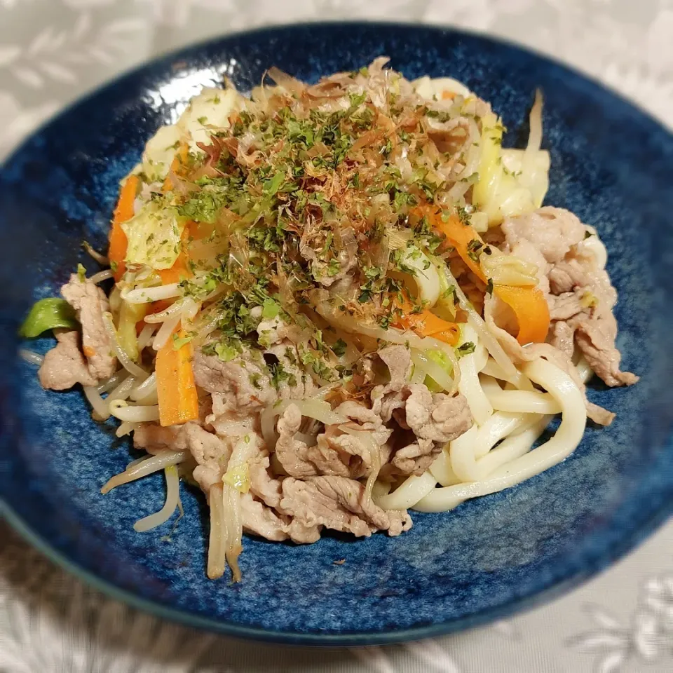 Snapdishの料理写真:うどんスープで焼きうどん！|きつねさん