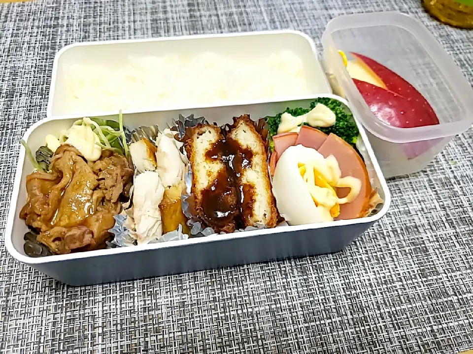 生姜焼き、鯖の塩焼き、帆立クリームコロッケ、ゆで卵、ブロッコリー&ハム|清水愛情弁当さん