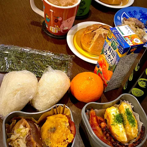 「根しょうが」を使ってみたSnapdishの料理・レシピ写真:お弁当🍱　塩むすび　焼き海苔　出し巻き卵　青海苔　イカフライ　イカの生姜焼き　ハムチーズハンバーグ　ねぎ塩タン焼き　麦茶　有田みかん野菜ジュース　みかん　ウインナーコーヒー　チョコホイップ　蜂蜜　胡桃　セーグルカマンライ麦ブレッド