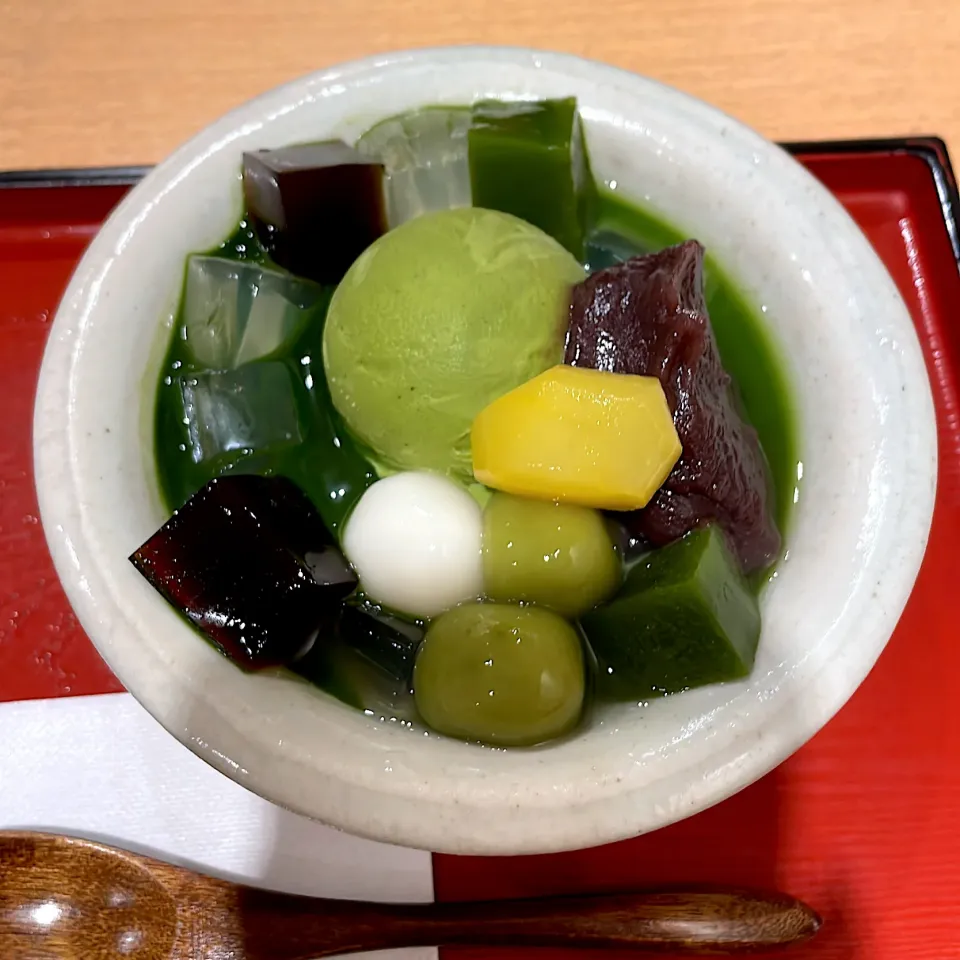 Snapdishの料理写真:抹茶アイスクリームあんみつ@祇園小石|Tomoe Kanasashiさん