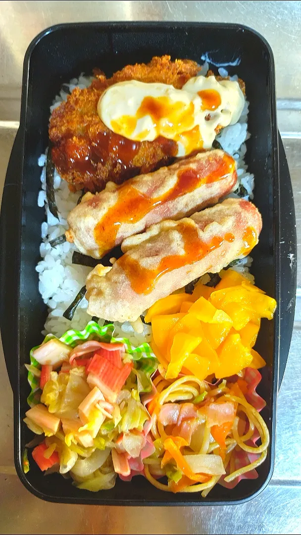 旦那弁当　2022/12/10

ノリ弁
白身魚能フライ
ウインナー天
カニカマとキャベツのポン酢あえ
ペペロンチーノ|ユキヨメ♪さん