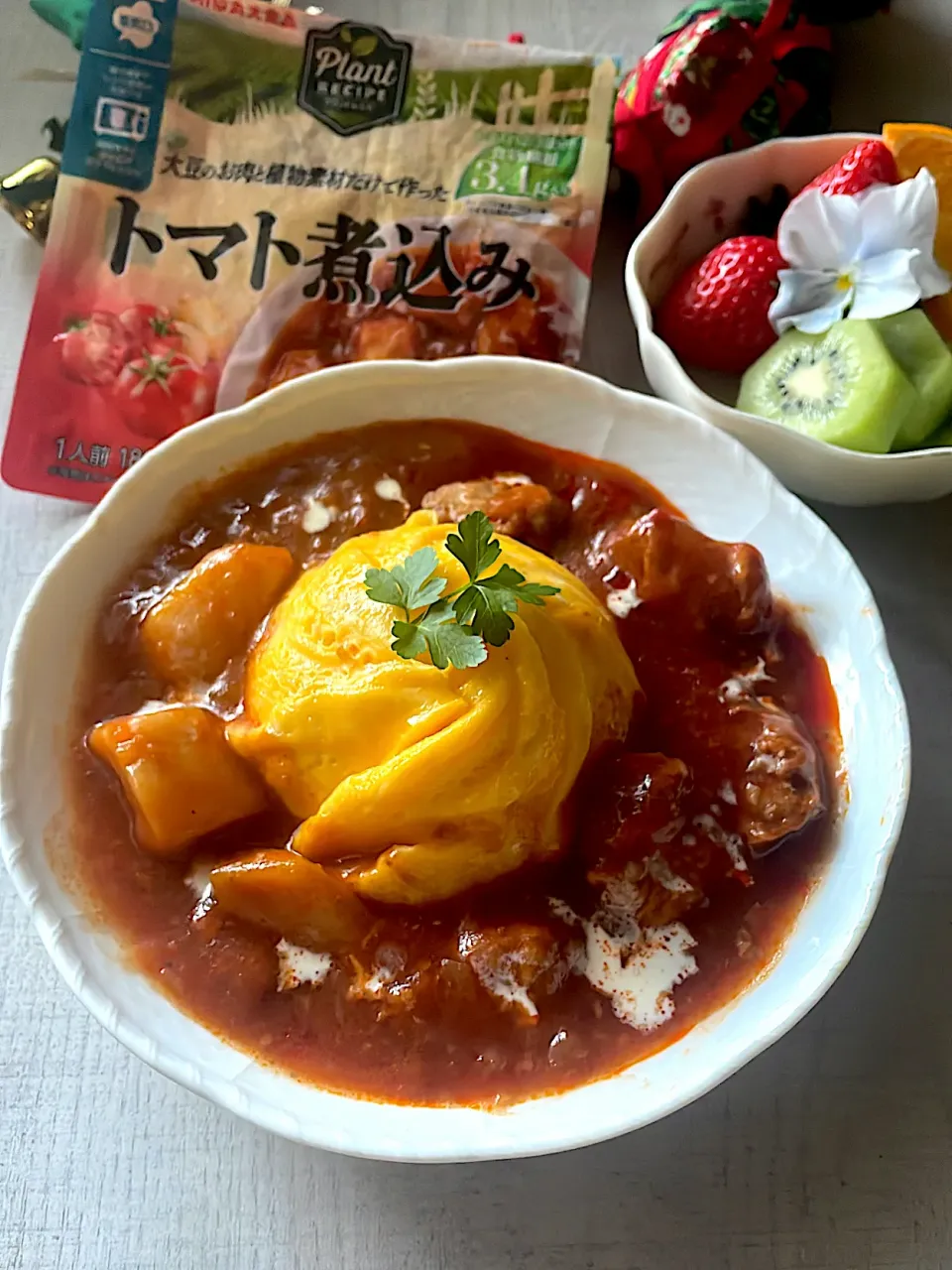 ドレスドオムライス🍅~大豆のお肉のトマト煮込みで食べ応え満点|とんちんさん