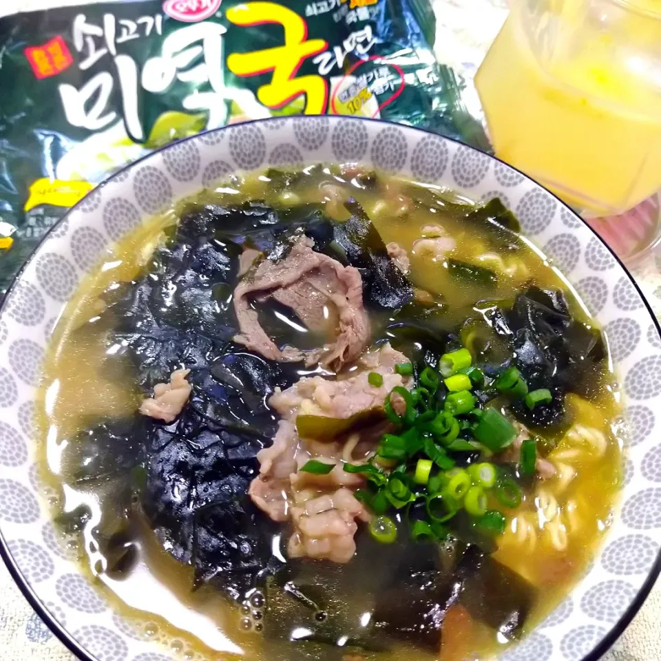 韓国インスタント麺🍜牛肉わかめスープラーメン|うたかた。さん