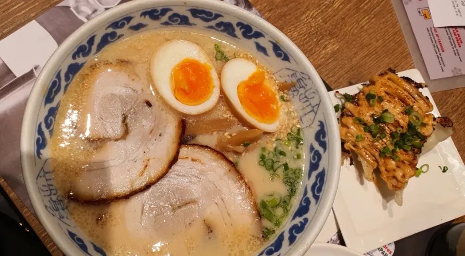 Tonkatsu Ramen + mentai mayo gyoza😍
Saturday brunch|🌷lynnlicious🌷さん