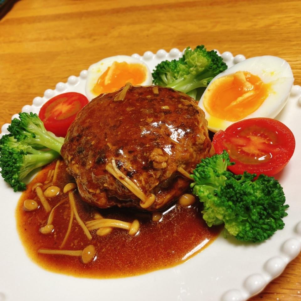 煮込みハンバーグ