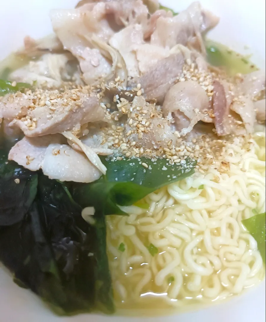 Snapdishの料理写真:豚バラマシマシサッポロ一番塩ラーメン|akimitsuさん