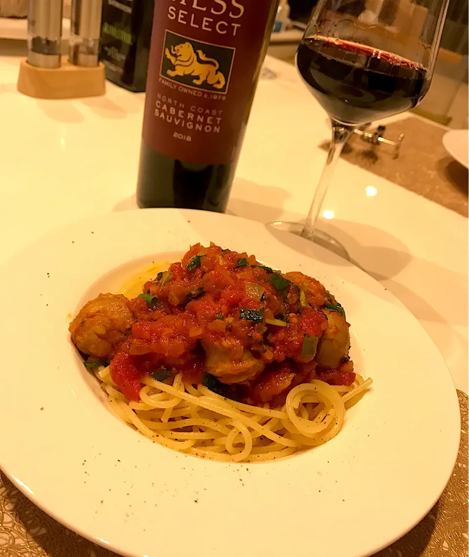 トマト＆ソーセージのパスタ🍝➰🍷😋|ナムナムさん