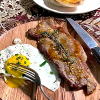 Maple rosemary grilled steak, fried egg and chives|chimpmunkeeさん