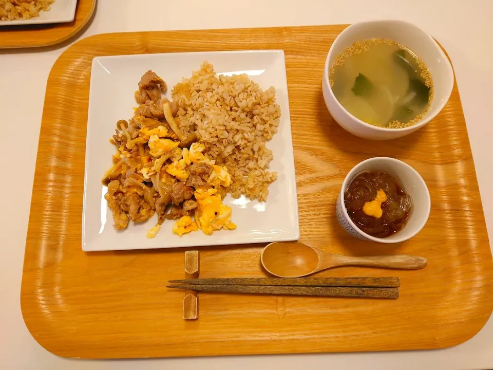 Snapdishの料理写真:今日の夕食　豚肉と卵のスイートチリソース炒め、ところてん、わかめスープ|pinknari🐰🌈さん