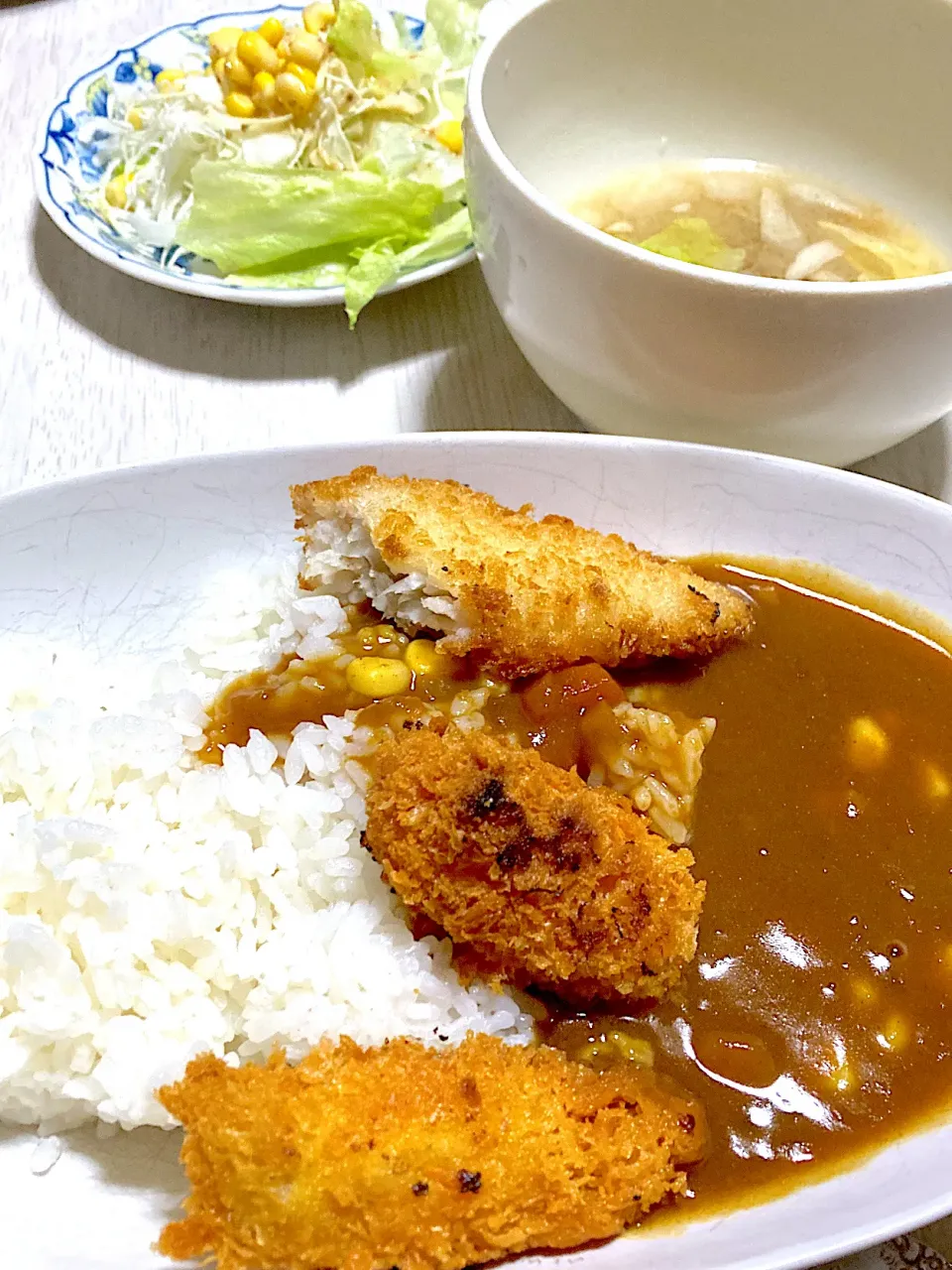 冷蔵庫の中のお掃除！ハヤシコーンカレー、ミックスサラダ、あまり野菜のお味噌汁、カキフライ|Ayaさん