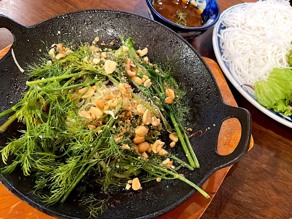 Vietnamese Fish with Tumeric and Dill and Vermicelli (cha ca la vong)|270w178bさん