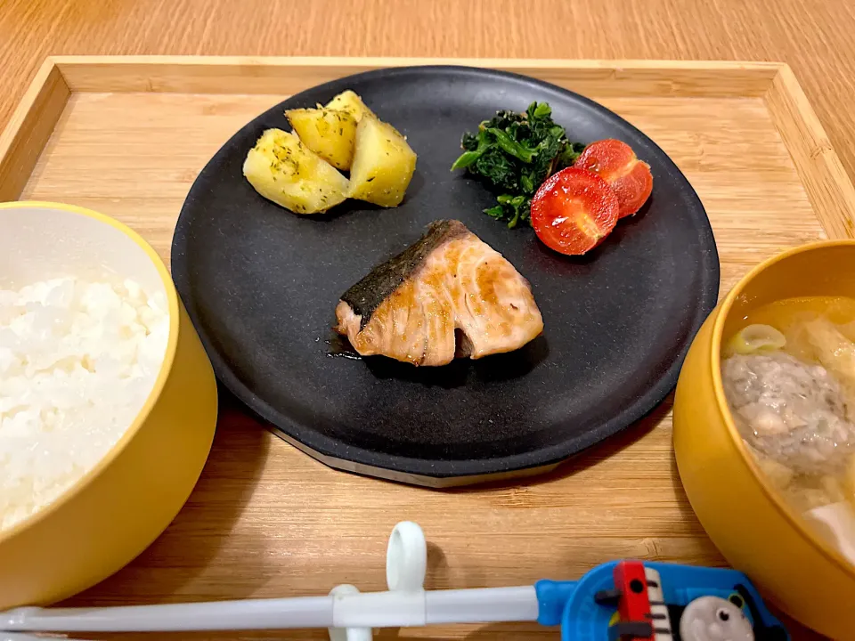 Snapdishの料理写真:ぶりの照り焼き　むすこごはんよる|かぼちゃんさん