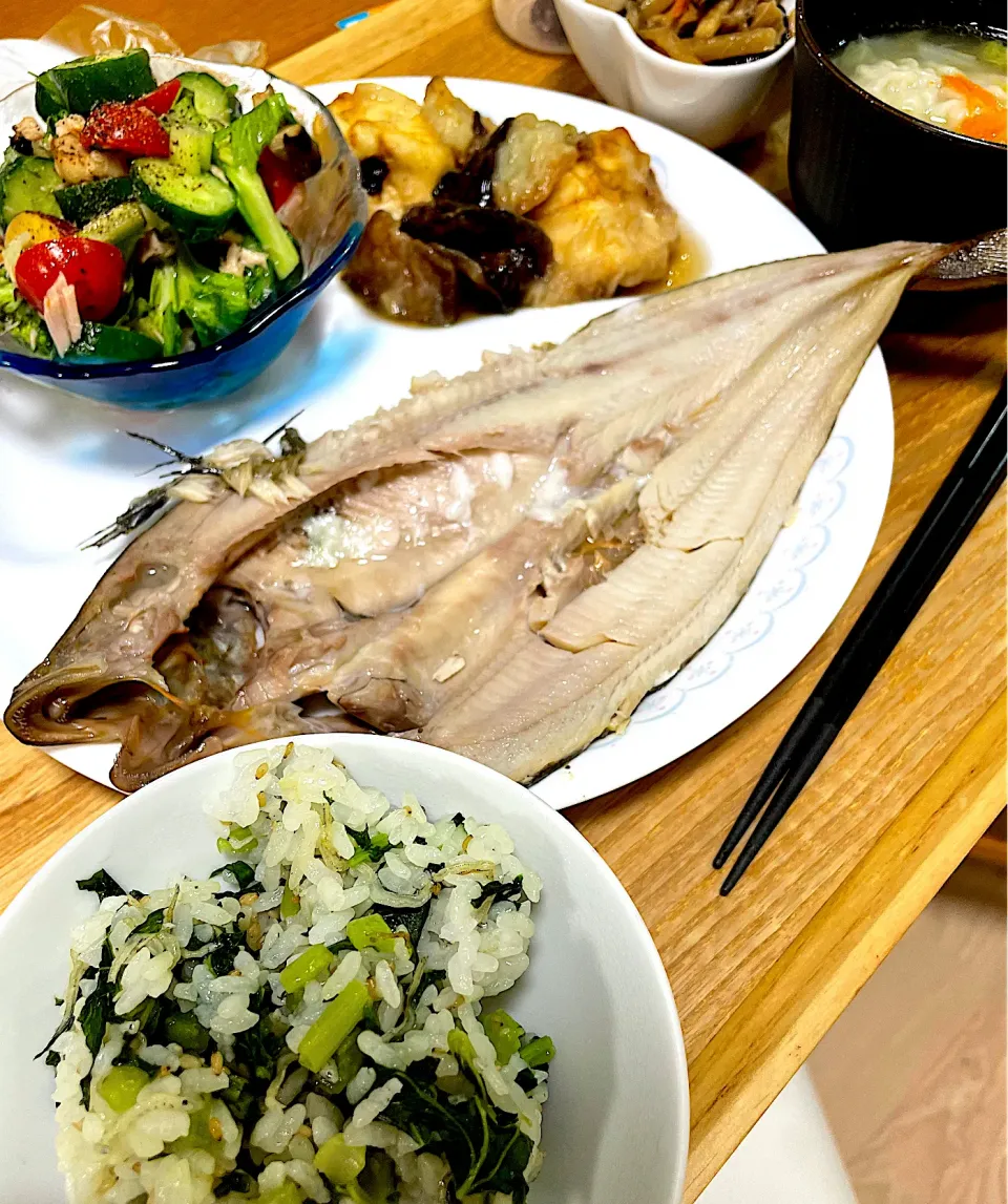 ホッケの開き、大根葉とじゃこの混ぜご飯、豆腐と茄子の揚げ出し、水餃子、切り干し大根の煮物、サラダ|caoさん