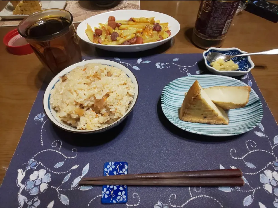 Snapdishの料理写真:炊き込み御飯(夕飯)|enarinさん