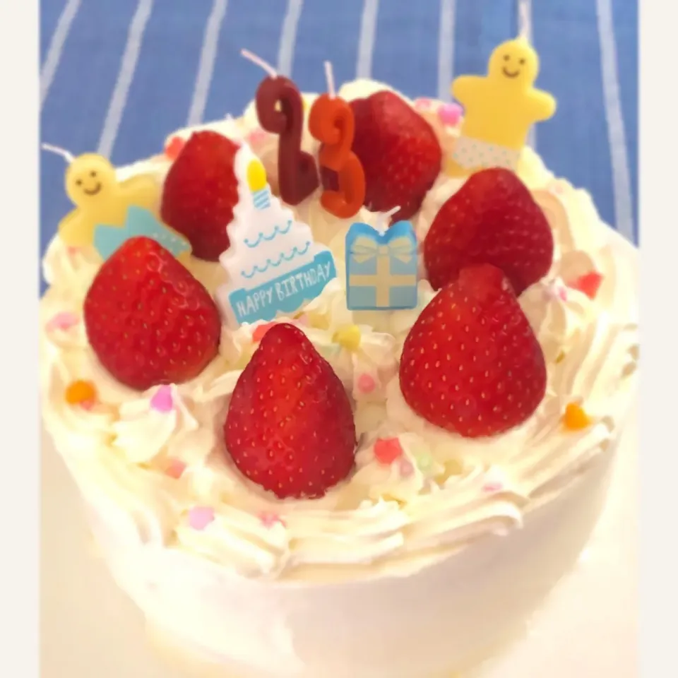 Snapdishの料理写真:☆バースデーケーキ🎂☆|しづか御膳さん