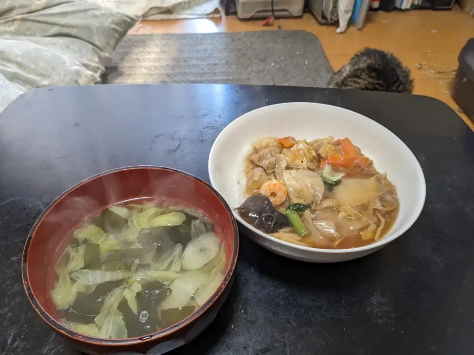 夜勤明け中華丼と白菜&長葱＋ワカメのスープ|Tarou  Masayukiさん