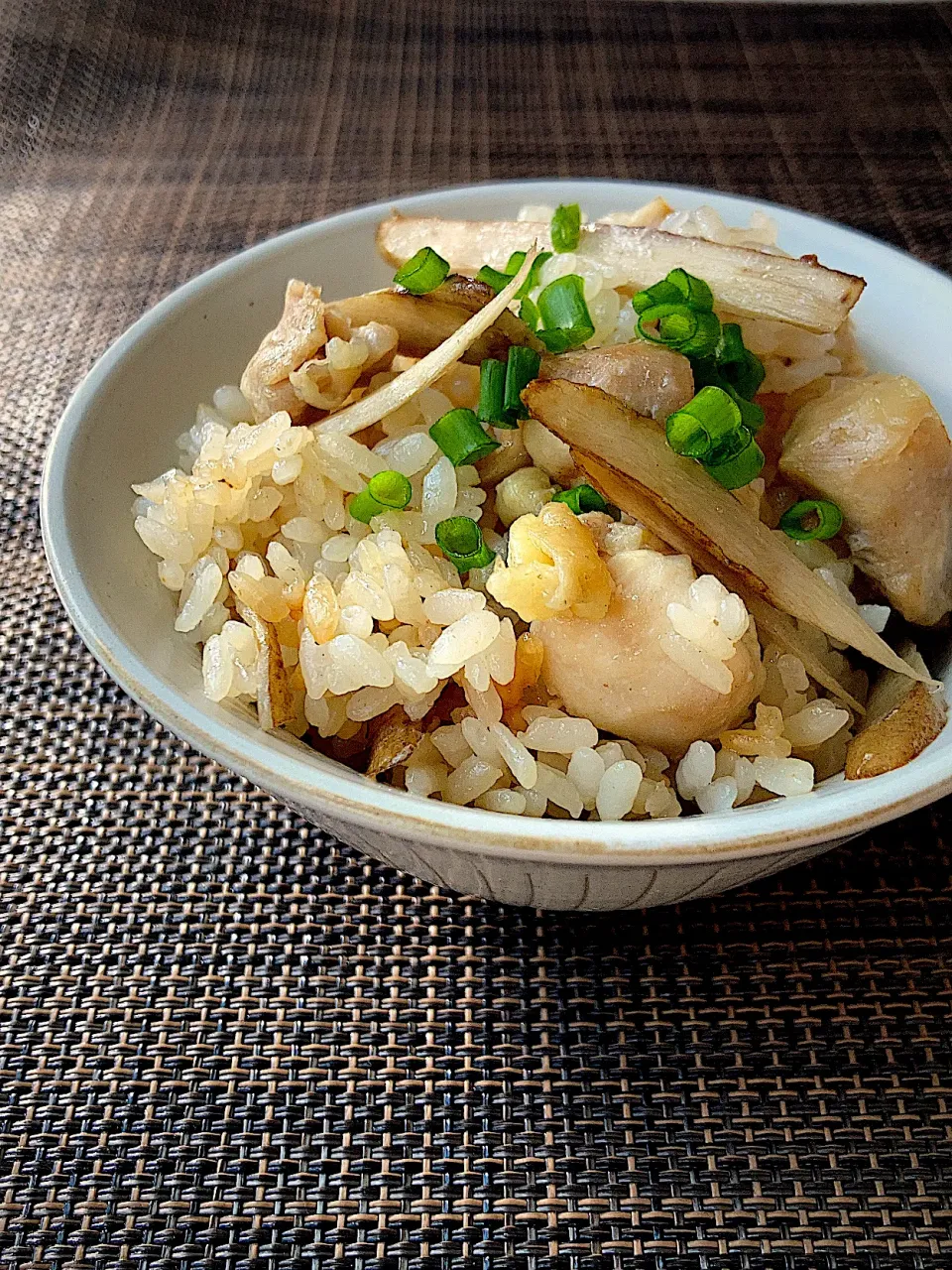 Snapdishの料理写真:鶏ごぼう飯🐓|ジュンコ バイヤーさん