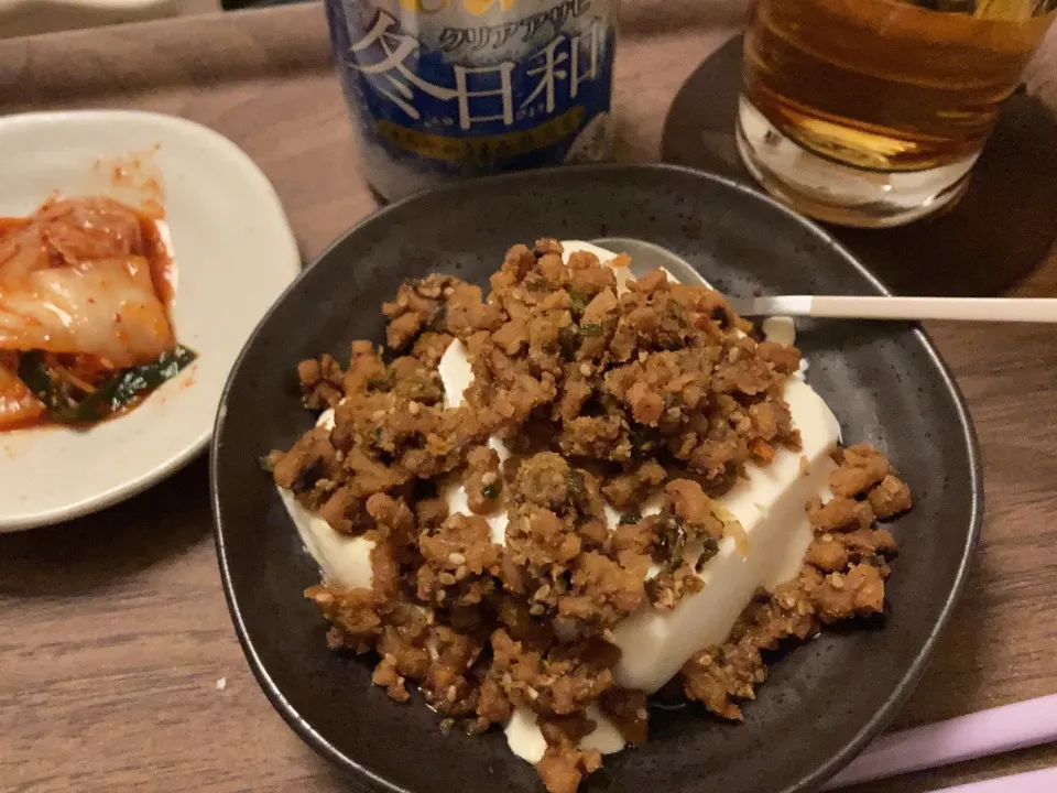 Snapdishの料理写真:大豆ミートで簡単麻婆豆腐風とキムチ🌶🍻|gunlove❤さん