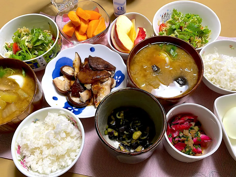 最高に美味な椎茸.柿.林檎.お味噌♪ふたり晩ごはん~(^^)❤︎|いつくしみちゃんさん