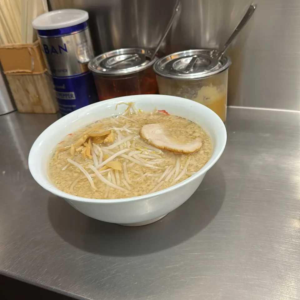 Snapdishの料理写真:寒い！寒い！そんな時は　＃ラーメン　ですよねぇ　＃夜勤明け　でする　＃朝ラー　今日も　＃ホープ軒　ですよ|Hajime Sakaiさん