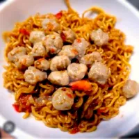 Snapdishの料理写真:indomie geprek bakso|ires* Valdemizさん