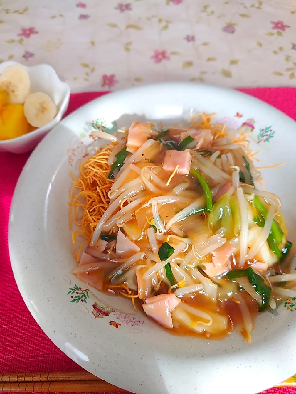 お昼はかた焼きそば
　
残念ながらウズラの卵はなしです|🍒ふみりん🍒さん