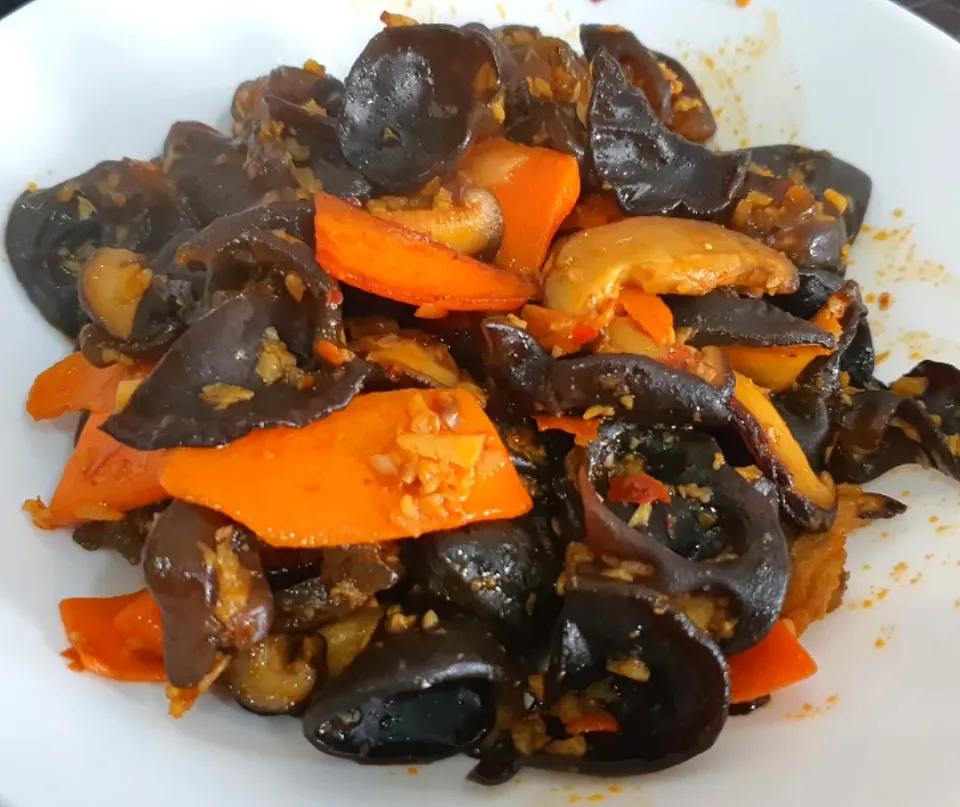 Spicy Black fungus, shiitake mushrooms 🍄,  carrot, garlic 😋 Lunch|🌷lynnlicious🌷さん