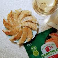 大豆ミート餃子と白ワイン